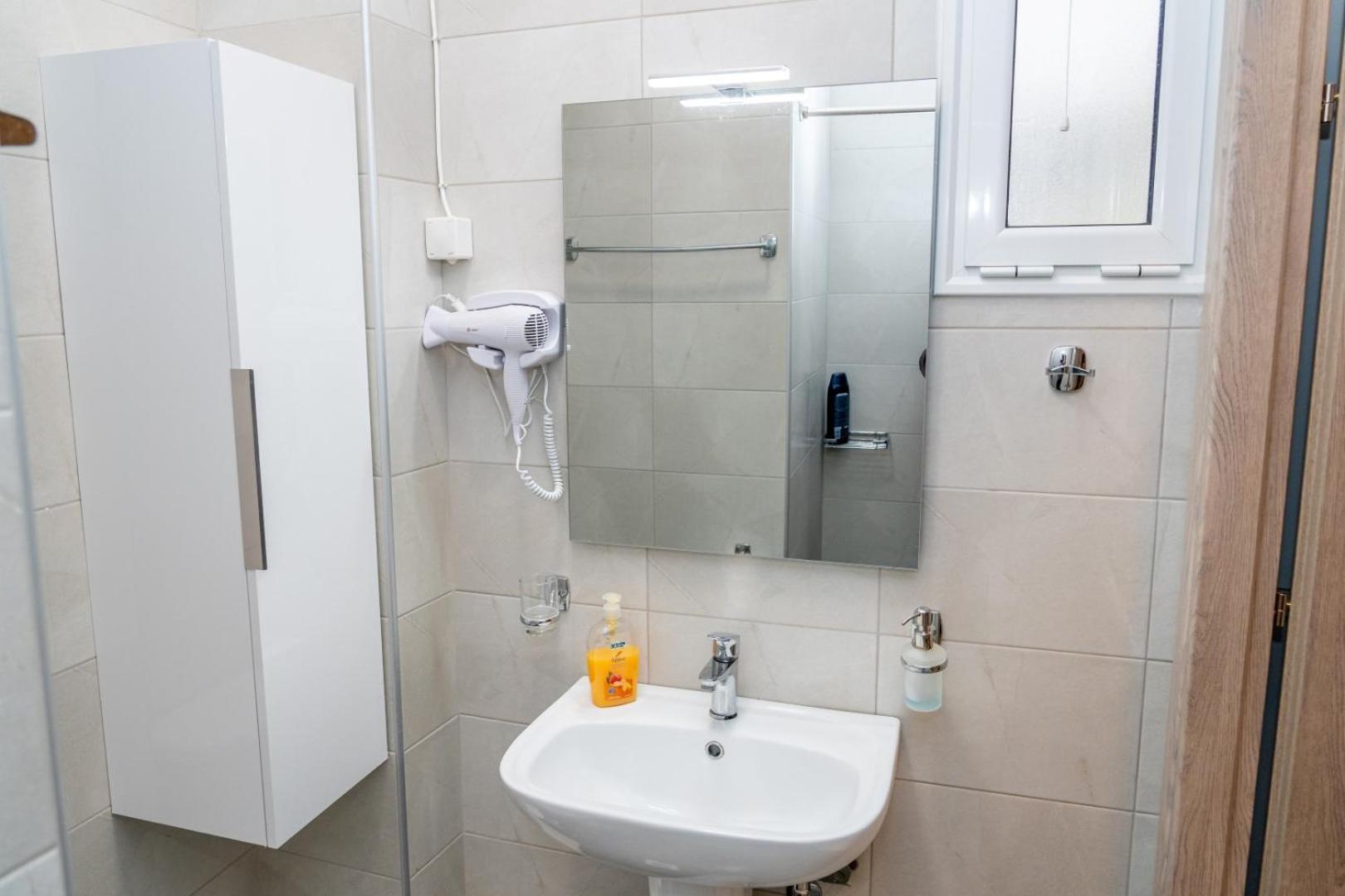 Kosmos Service Apartment Near Turkish Consulat And Saint Dimitrious Church With Additional Cost Parking Thessaloniki Exterior photo