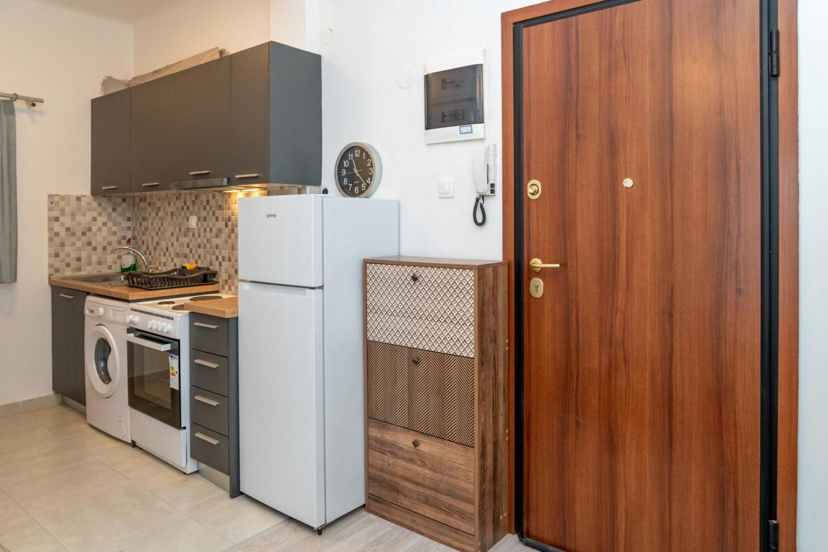 Kosmos Service Apartment Near Turkish Consulat And Saint Dimitrious Church With Additional Cost Parking Thessaloniki Exterior photo